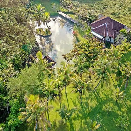 Beachside Villa Kelecung